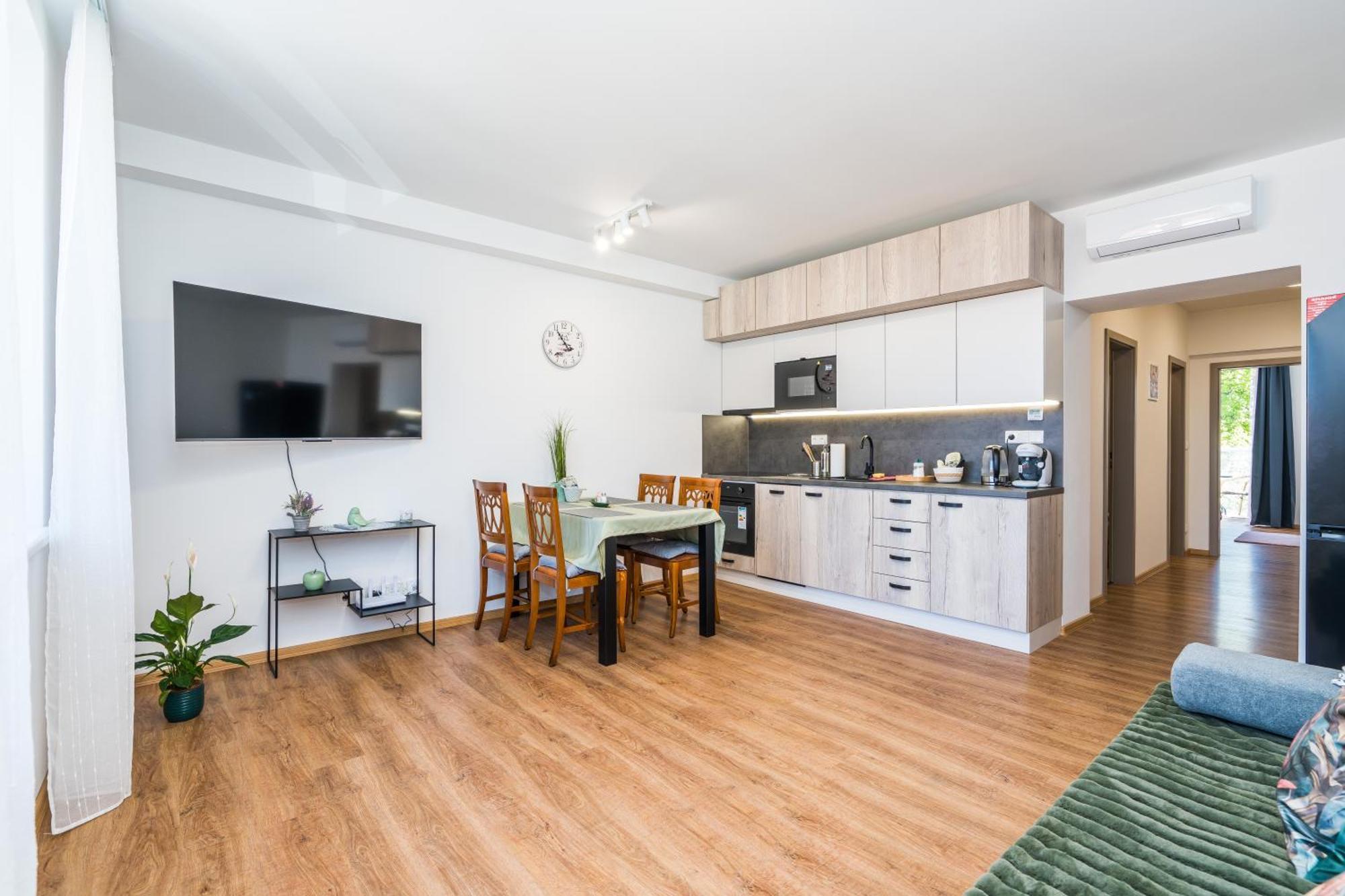 Апартаменты Perla Hradce 301 Градец-Кралове Экстерьер фото